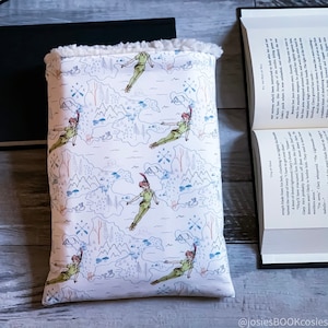 Buchhülle Disney Peter Pan Nimmerland mit Taschenverschluss Groß Gepolsterte Hardcover iPad Tablet Hülle Leser Bücherwurm Liebhaber Geschenke Her Him Them