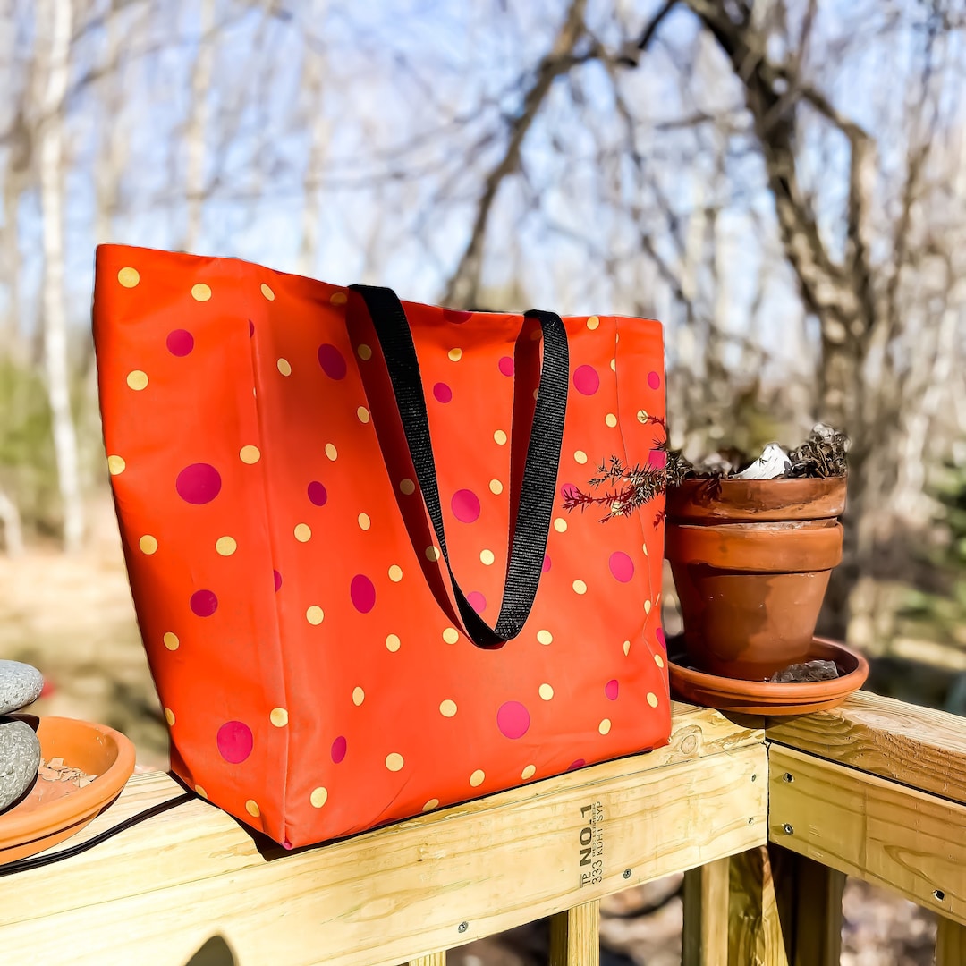 Medium utility hotsell tote holly dot