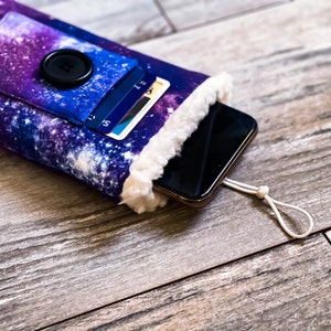 Funda para teléfono con bolsillo, billetera y tarjetero con estampado de galaxia y cielo morado para iPhone 15 Pro Max