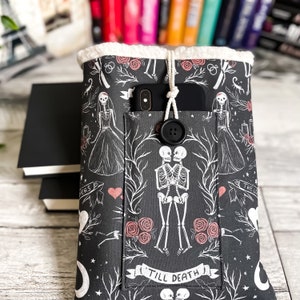 Skeleton Couple Book Sleeve: Spoonflower Fabric, Sherpa Lined Reader Cosie with Pocket
