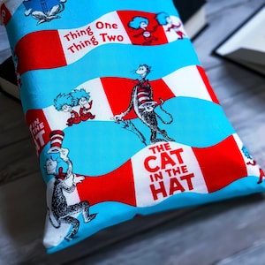 Buchhülle Dr. Seuss Die Katze im Hut Gemusterte Hardcover Gepolsterte Große Buchliebhaber Geschenk Him Her Them iPad Tablet Case Josie’s Book Cosies