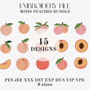 Puede incluir: Un paquete de archivos de bordado titulado EMBROIDERY FILE MINIS PEACHES BUNDLE que presenta 15 diseños de melocotones en varios estados, incluyendo frutas enteras, pares y rodajas. El texto 15 DESIGNS y los formatos PES JEF XXX DST EXP HUS VIP VP3 son visibles.