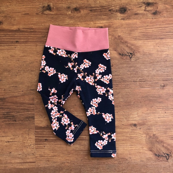 Leggings, gemütliche Hose für Babys und Kinder bis Größe 110 mit Blumen in rosa und blau