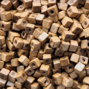 5 x 5 mm 木製キューブビーズ、木製キューブスペーサー - ナチュラルカラー、50 グラムパック