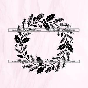Puede incluir: Un diseño de corona navideña en blanco y negro con agujas de pino, hojas de acebo, bayas y piñas. La corona es circular y adecuada para manualidades y decoraciones con temática navideña. El diseño está sobre un fondo rosa claro.