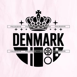 Könnte beinhalten: Schwarz-weißes Grafikdesign mit dem Wort "DENMARK" unter einer Krone. Das Design enthält geometrische Formen und den Text "PALSUSVG" in einem Banner.