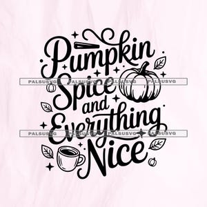 Puede incluir: Gráfico en blanco y negro con el texto "Pumpkin Spice and Everything Nice". El diseño incluye una calabaza, una taza de café y hojas, perfecto para manualidades y decoración con temática otoñal.