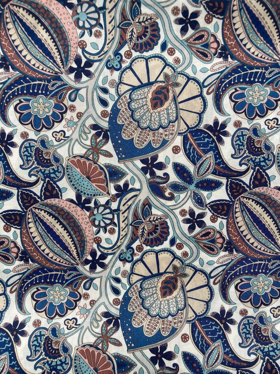 A lovely discontinued blue and beige ‘Citronella’, Liberty Tana Lawn 40 x 50 cms Patchwork Crafting