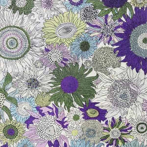 Könnte beinhalten: Ein weißer Hintergrund mit einem sich wiederholenden Muster aus lila, grünen und blauen Blumen. Die Blumen sind stilisiert und haben einen Vintage-Look.