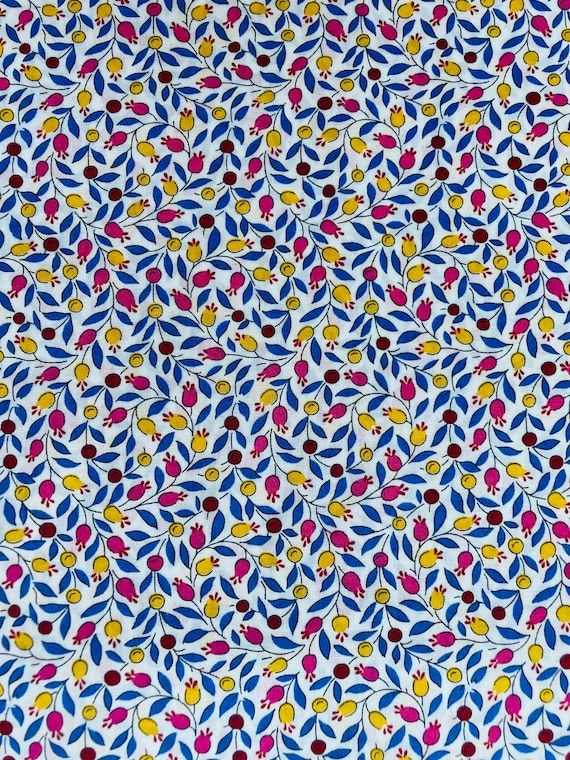 Liberty Tana Lawn 13”x 9” Multicoloured ‘Floriana’ fabric. Super fabric for quilting or making a face mask with.