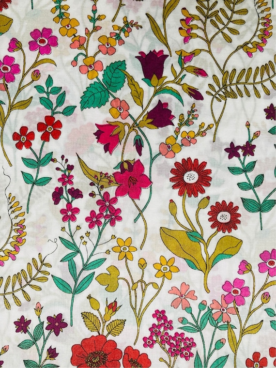 A pretty discontinued Red and Green colour way of Liberty Organic Tana Lawn, ‘Lola Weisselburg’ 13 x 9”.