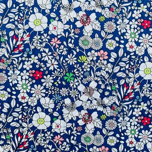 June’s Meadow, ett vackert blått och vitt tyg, utgått, Liberty Tana garntyg 33x23 cm