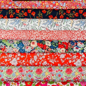 Una vivace borsa in tessuto "Miss Scarlet". I miei pacchetti sono composti da 8 diversi pezzi Liberty Tana Lawn a tema rosso, tagliati in una generosa dimensione di 6"x 9".