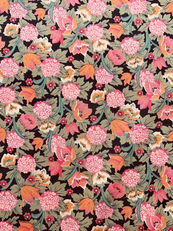 A Lovely vintage Green, Peach and Pink ‘Gelda Rose’ Liberty Tana Lawn 13”x 9” Fabric. International postage
