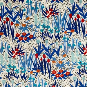En vacker blå och röd "April Showers" Liberty Tana Lawn 33 x 23 cm Hantverkslappverk