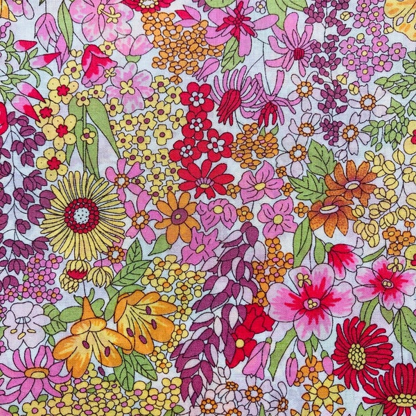 Un magnifique patchwork en tissu Liberty « Margaret Annie » rose et vert Tana Lawn, 33 x 9 po.