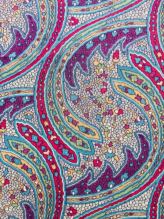 A Pink and Purple colourway in this ‘Darnley’ Liberty Tana Lawn Seasonal Fabric. This piece is cut to 14 x 12”