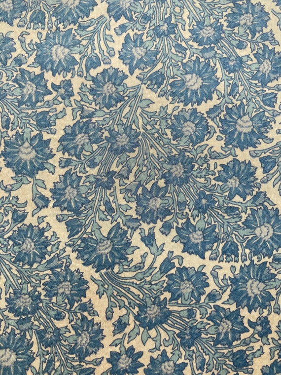 A Beautiful 1980’s Vintage Blue and Cream ‘Lilliana’. This lovely, rare Liberty Tana Lawn Is cut to a generous 14 x 9”