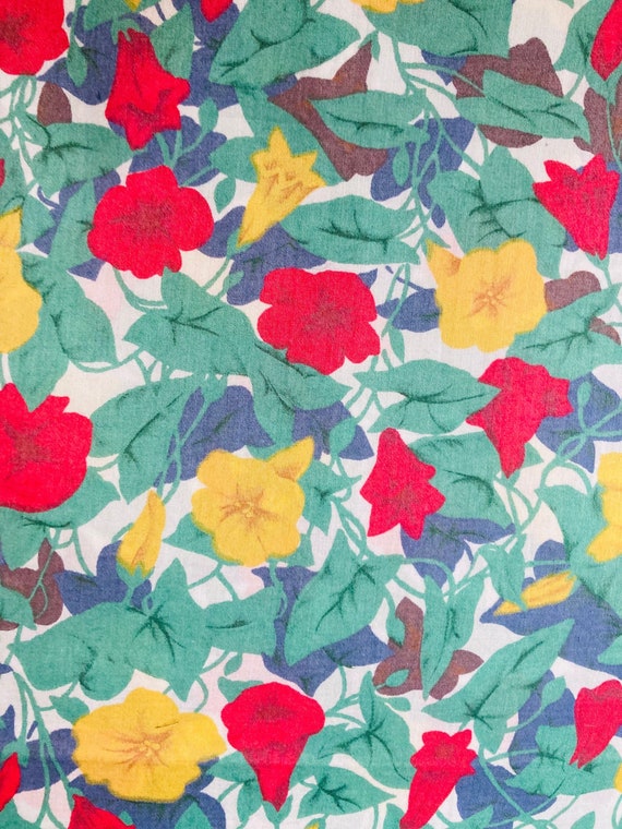 A lovely rare vintage yellow and blue colourway in this ‘Convolvulus’ Liberty Tana Lawn cut to a generous 17 x 10”