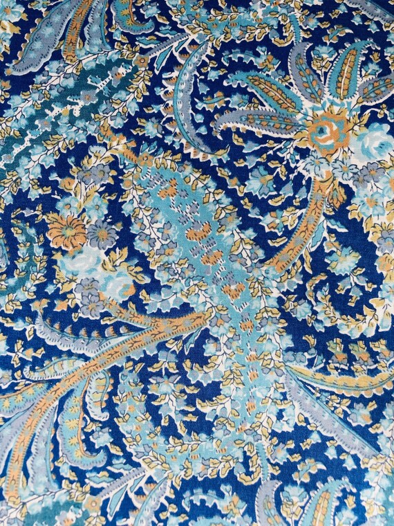 A very unusual vintage 1980’s Blue and Gold ‘Paisley’, Arum.  A lovely Liberty Tana Lawn cut to 50 x 40cm