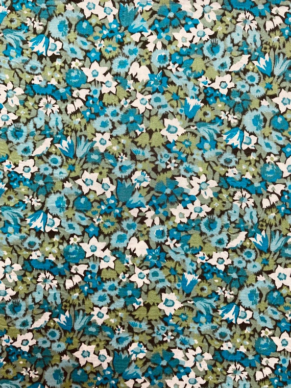 A rare colourway in this gorgeous Liberty Tana Lawn Green and Turquoise Vintage ‘Alice Victoria’ 17 x 10” fabric.