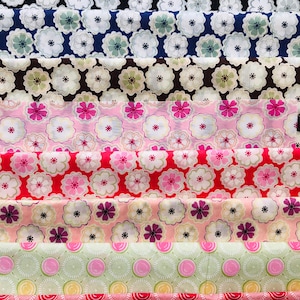 A gorgeous ‘Toria and Richard’ fabric bag. This pack consists of 8, different Liberty Tana Lawn pieces, cut to a generous size of 6”x 9”.