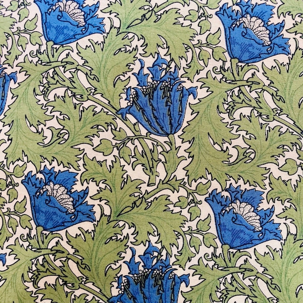 Liberty Tana Lawn 13 x 9 po Un joli motif bleu « Anémone » de William Morris.