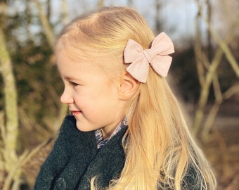 Medium size linen hand dyed bow on alligator clip. Pastel pink color. Cute girl, toodler hair accessory, bow headband. In adorable gift box.