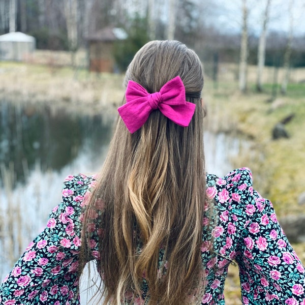 Grand arc de cheveux en lin sur barrette de qualité Français, couleur Fuchsia. Femmes à la mode et élégantes, fille, accessoire de cheveux pour enfants. Dans une belle boîte cadeau.