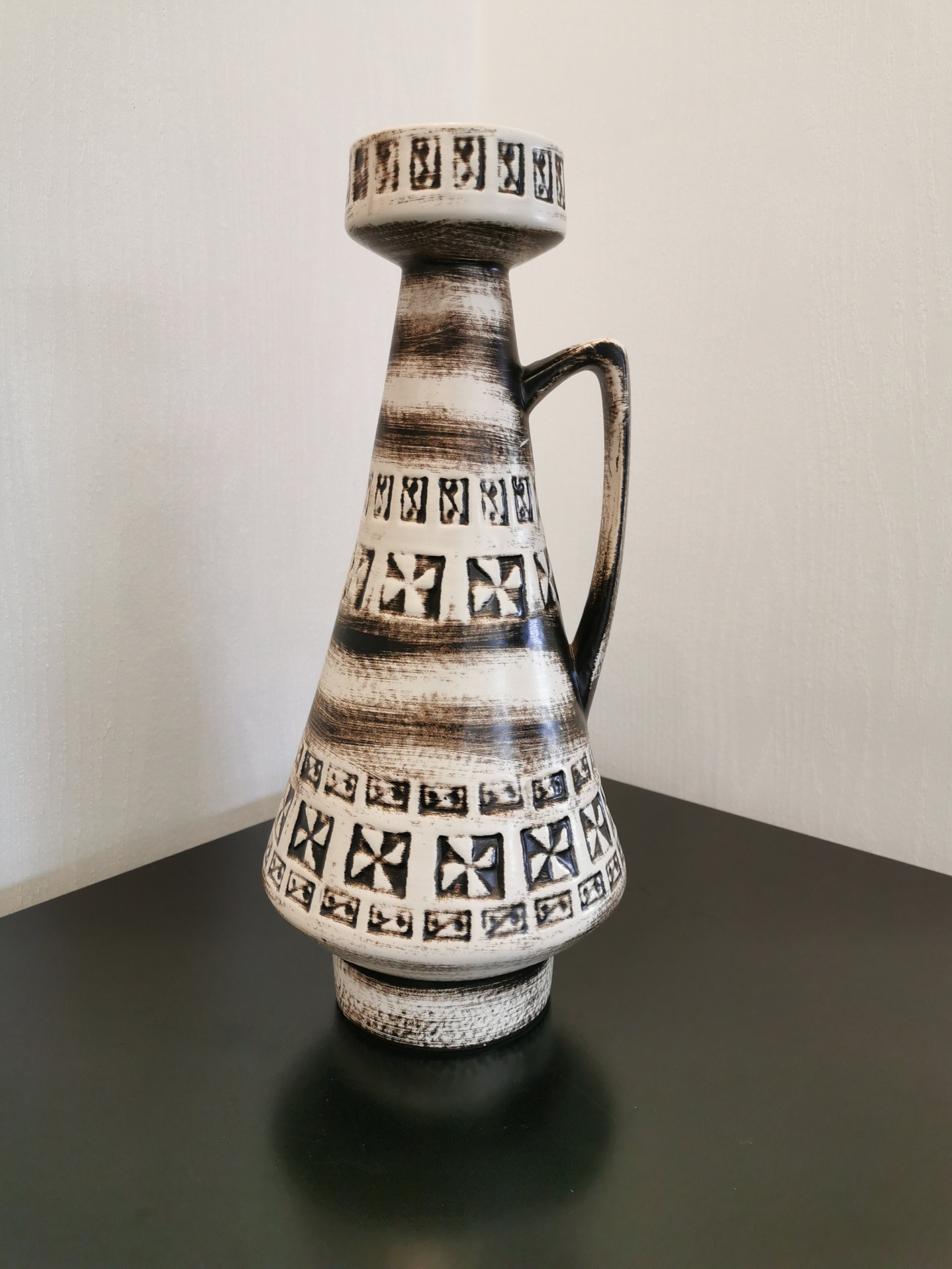 Vase de Forme Cône Ilkra