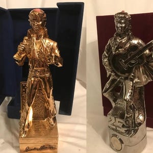 EXTREM SELTEN - Vintage 1977 McCormick Elvis Presley Limited Edition 25-jähriges Jubiläum Silber + Elvis Gold Decanter Spieluhr, Elvis Geschenke