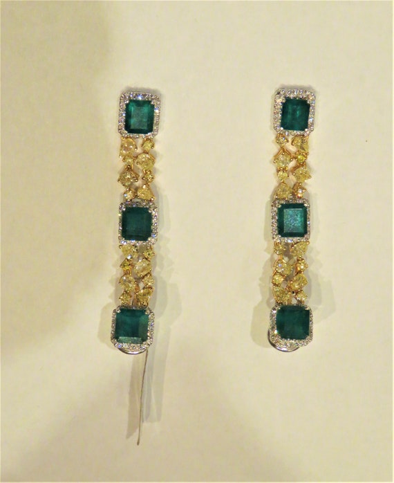 60% Off Special Sample Liquidation Clearance!! Brand NWT 42,800 Rare 18KT Gold Glittering Yellow Diamond Emerald Earrings
