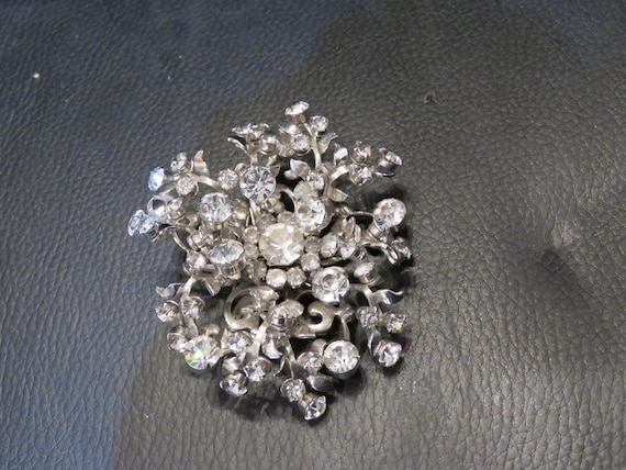 Special Liquidation Clearance! Estate Glittering Vintage Floral Rhinestone Snowflake Pendant Brooch Pin