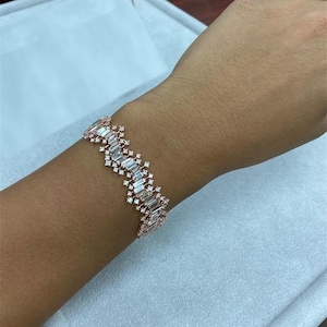 60% Off Emergency Liquidation Clearance! Accepting Best Offers!NWT 82,500 18KT Gold 20CT Rare Important Gorgeous Glittering Diamond Bracelet