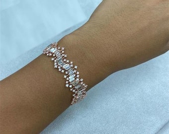 60% Off Emergency Liquidation Clearance! Accepting Best Offers!NWT 82,500 18KT Gold 20CT Rare Important Gorgeous Glittering Diamond Bracelet