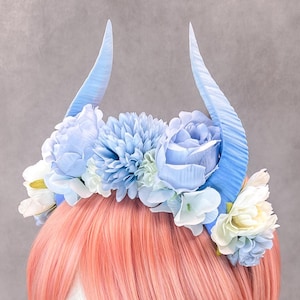 Twist Horn Flower Crown – Hand-Painted Horn Headband with Blue Floral Decoration