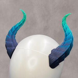 Handbemalte Fantasy Hörner aus Resin: Cosplay LARP Accessoire