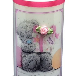 Candela di compleanno personalizzata. La candela rosa Teddy da 6 pollici può essere personalizzata con un breve messaggio.
