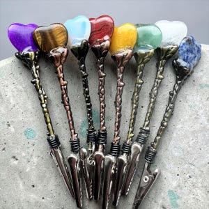 Le clip pour carte en forme de coeur de pierre gemme est une bouée de sauvetage pour les ongles longs et les tâches quotidiennes.