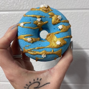 Donut bath bomb