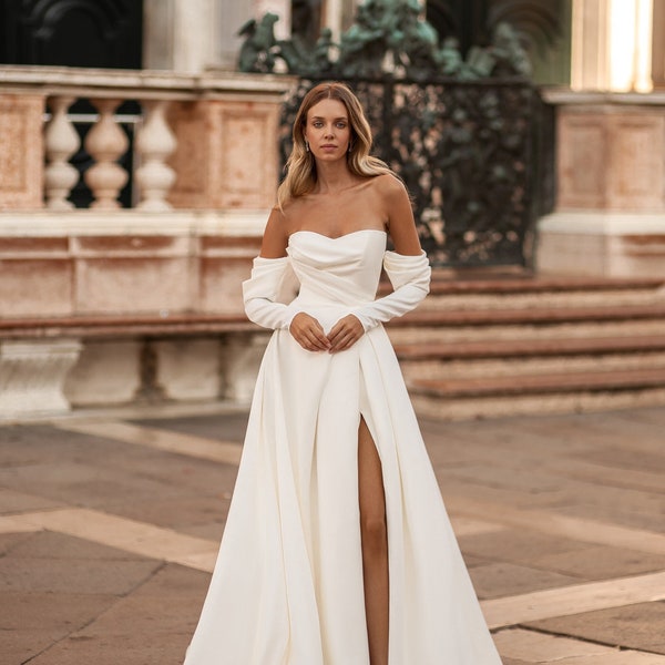 Moderne Classique Minimaliste Sans bretelles Épaules ouvertes Corsage drapé Manches longues amovibles Jupe plissée fendue avec train Robe de mariée