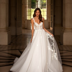 Abito da sposa gonna a fazzoletto 2025