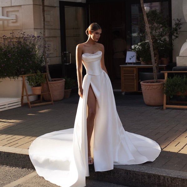 Stunning Modern Classic Sleeveless Corset Pearl decorated draped sweetheart neckline A-line Pleated slit skirt Cathedral train Wedding dress