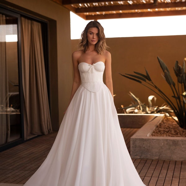 Classic Simple Minimalist Plain Sleeveless Strapless Corset A-line Sweetheart neckline Sweep train Wedding Dress Bridal gown