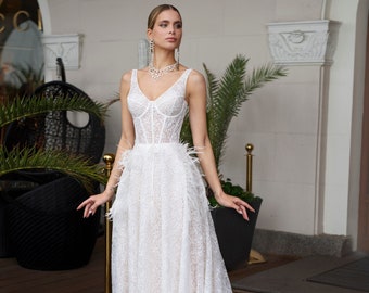 Classic Sleeveless V-neckline wide straps V-shape back Feathers decorated A-line skirt with court train wedding dress