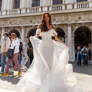 Romántico Ajustado Vaina Sirena Fuera del hombro abierto hacia atrás Cierre de cremallera Plisado Corpiño drapeado Glitter Extraíble sobrefalda tren vestido de novia imagen 3