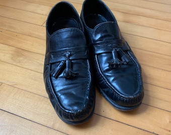 Vintage black tassel loafers, Men’s size 9 D loafers