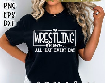 以下が含まれることがあります： 白文字で「WRESTLING mom ALL DAY EVERY DAY」と書かれた黒いTシャツ。