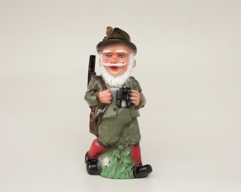 gnome de jardin vintage / gnome, « The Hunter », ZeHo, forestier avec fusil de chasse, Gnomes de jardin allemands, Allemagne de l’Ouest, Mid Century,