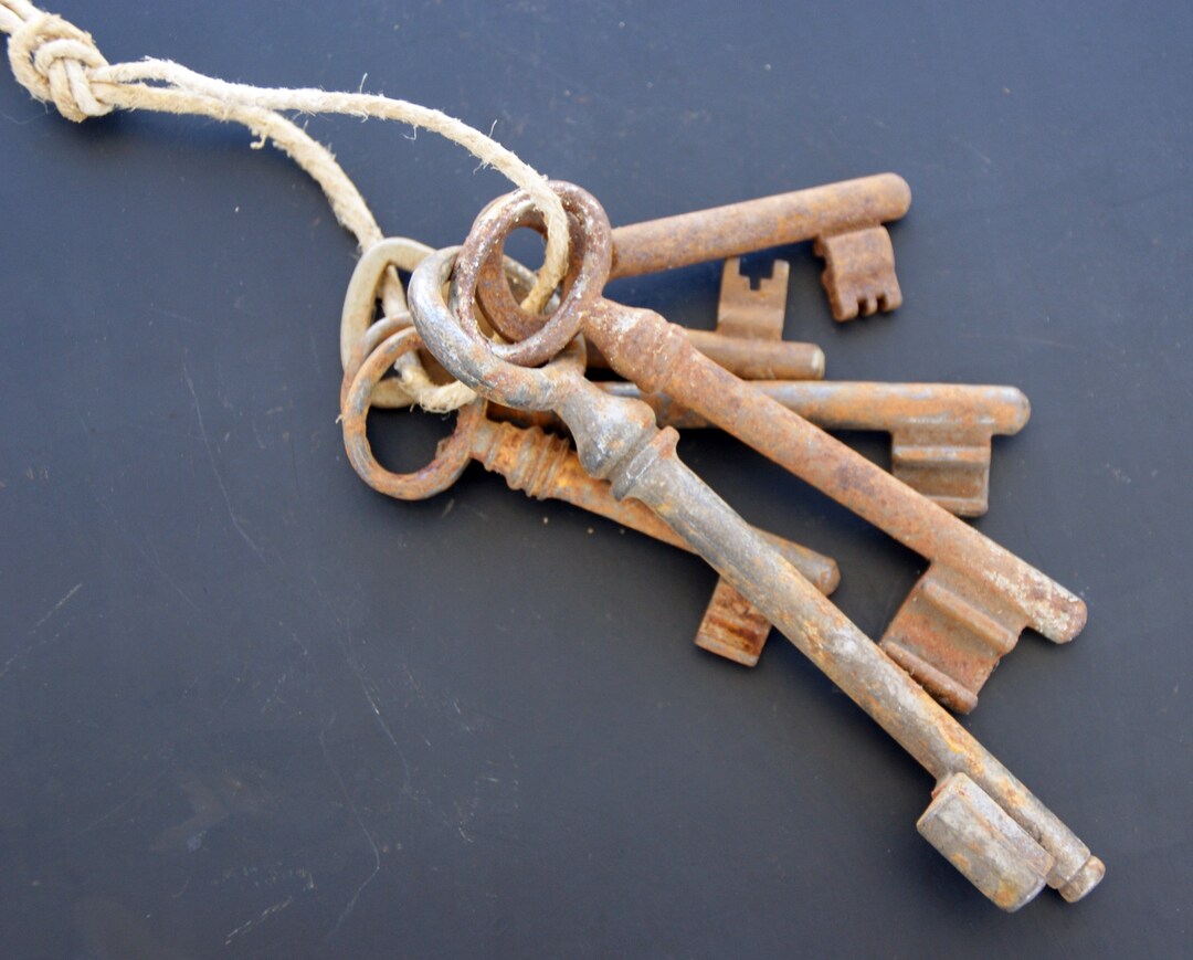 Rusty Key Chain Antique Keychain, 6 Old Keys, Rusty Keys, Decoration, Mixed Lot Vintage ...